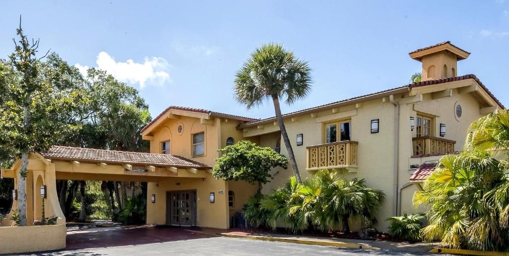 Red Roof Inn Tampa Bay - St. Petersburg Main image 1